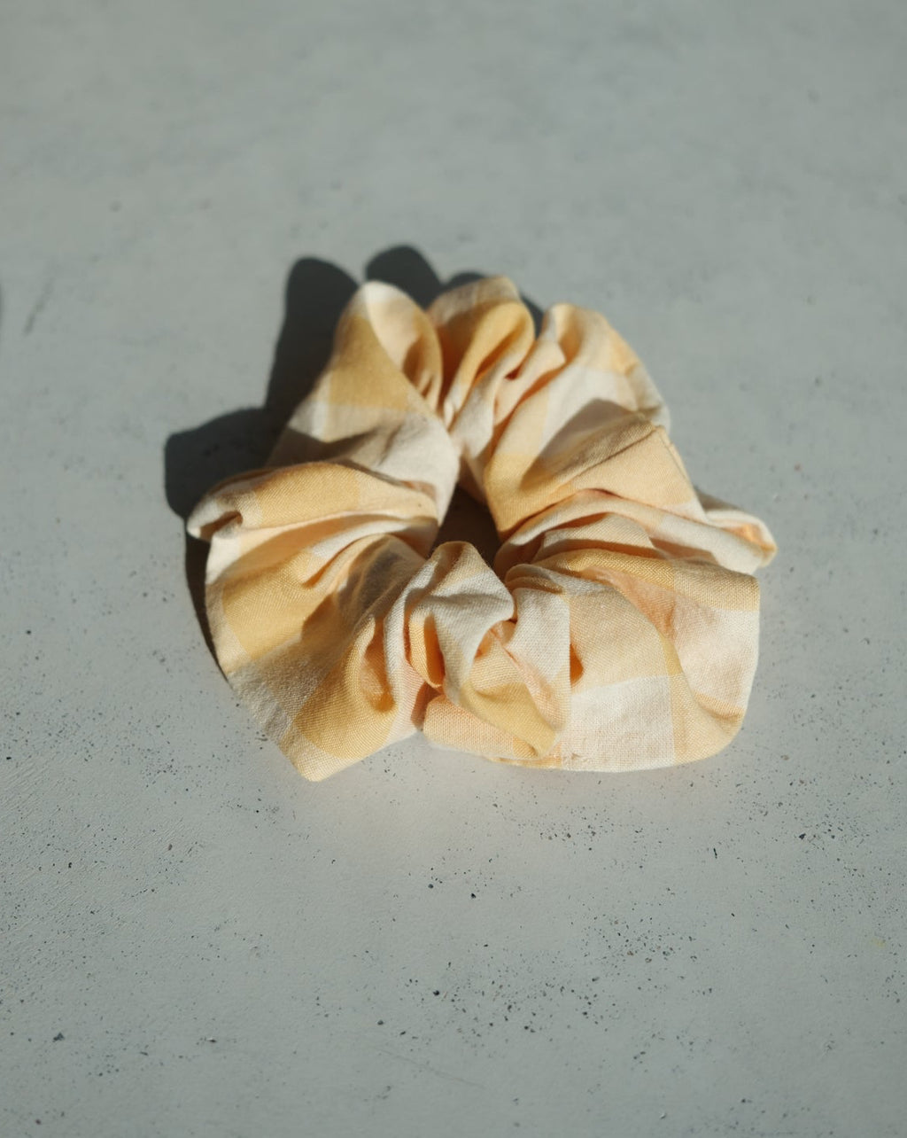Scrunchie 03 - butter yellow
