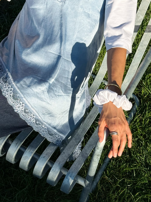 Scrunchie 01 - crisp white