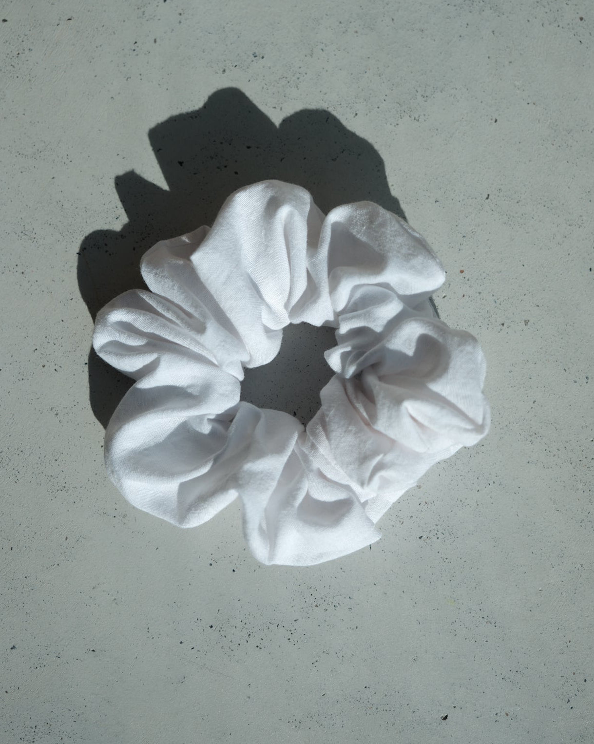 Scrunchie 01 - crisp white